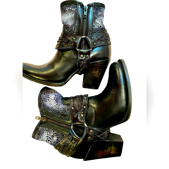 Pistola Black and Gray Ankle Boots with Western Flair - Picture 1 of 10